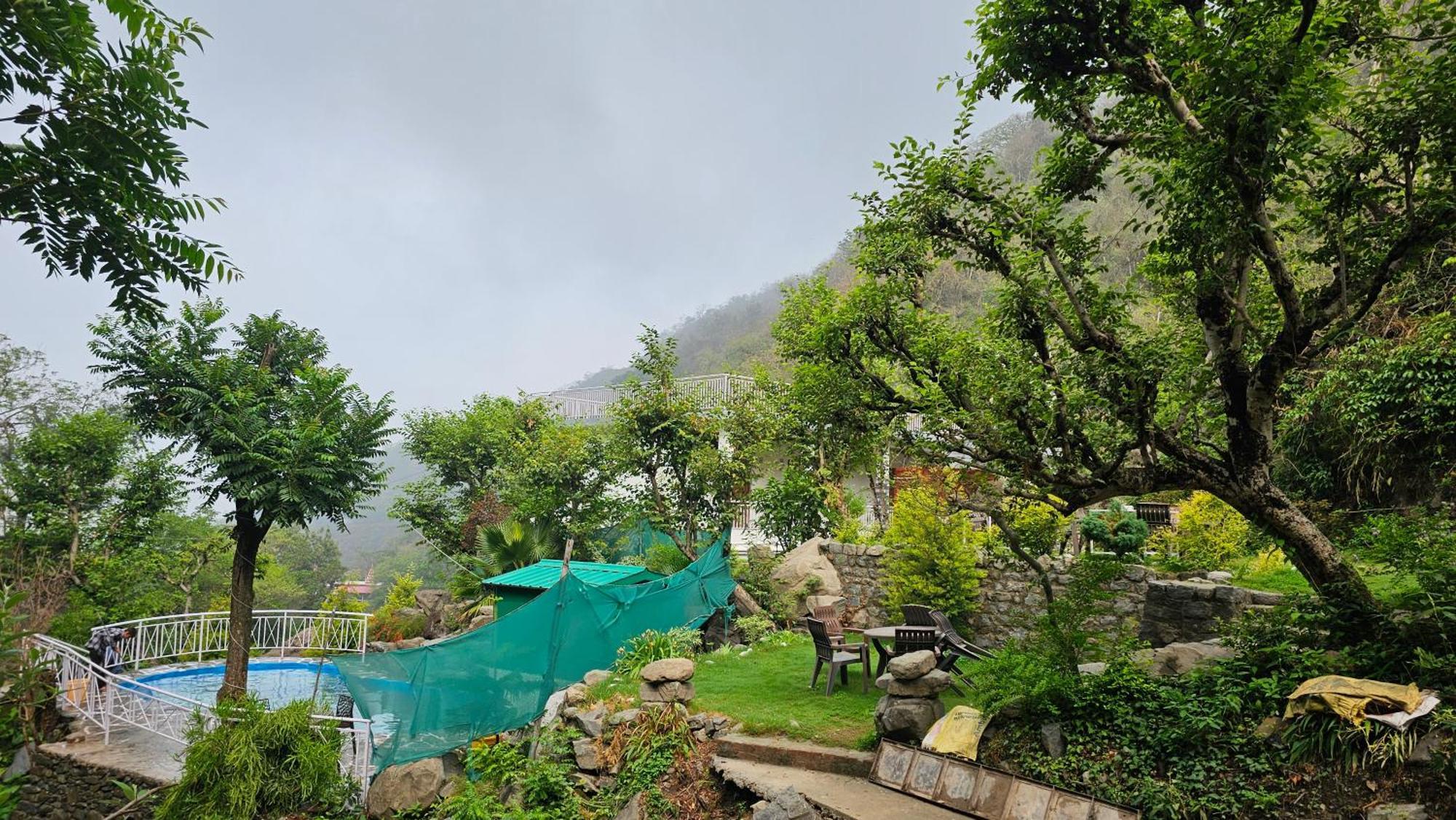 On The Rocks Hotell Kasauli Eksteriør bilde