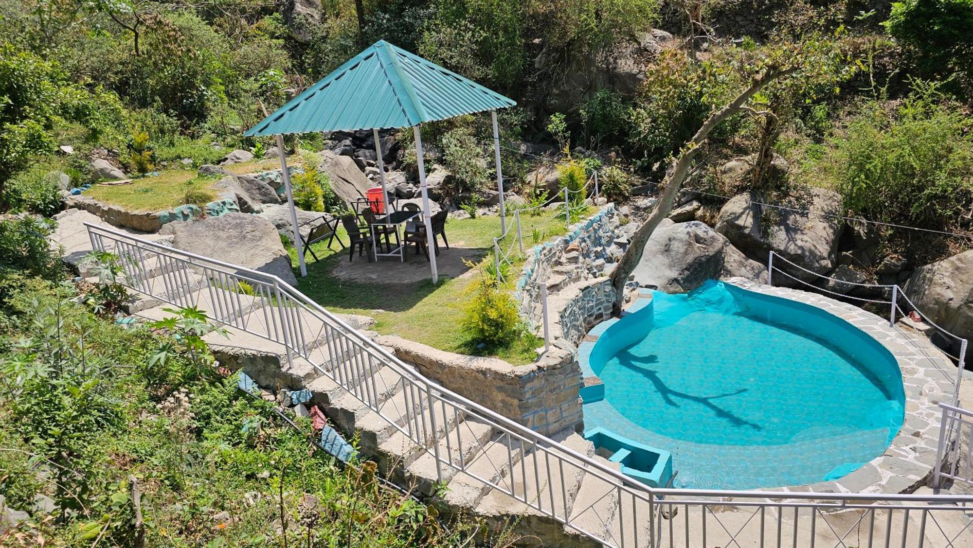 On The Rocks Hotell Kasauli Eksteriør bilde